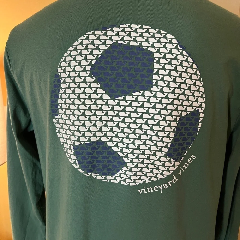 EUC Men's Vineyard Vines Olive Green Long Sleeve Soccer Ball T-Shirt Tee MEDIUM